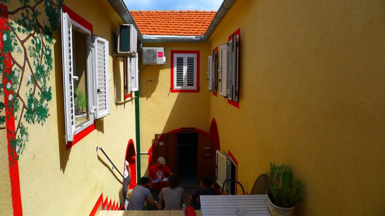 The Mellow Monkey Hostel Задар Екстериор снимка